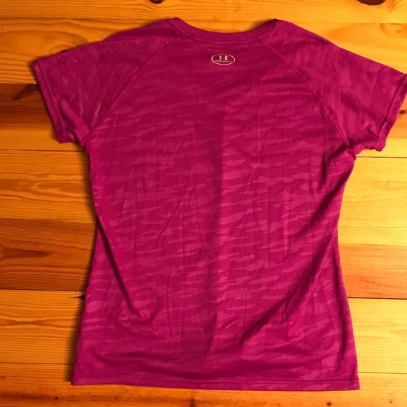 Under Armour Fuchsia Short Sleeve Top, EUC, L - Picture 8 of 9